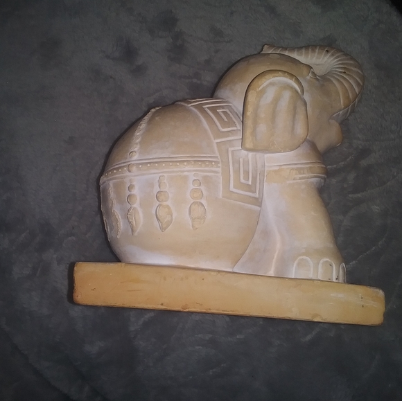 Two statuetes one real sandstone other cardholder - Picture 5 of 5